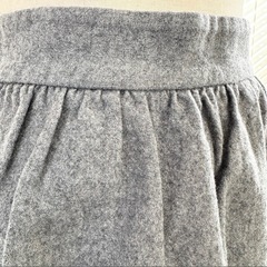 【美品】UNIQLO グレー色ウールスカートの画像
