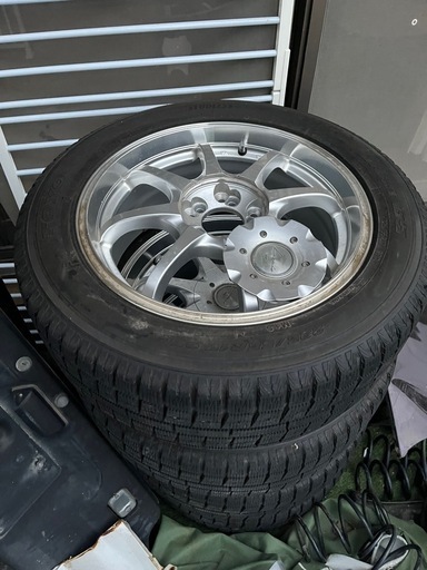 225/55R17トーヨスタッドレス4本５穴マルチのアルミ付き