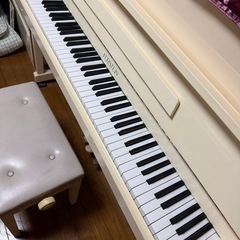 アップライトピアノ　3本ペダル　FURSTEIN 