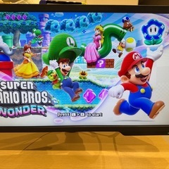 ゲーミングモニターとモニターアームの画像