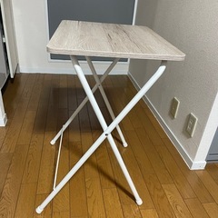折り畳み机の画像