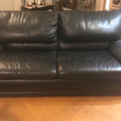 牛皮のソファーの画像