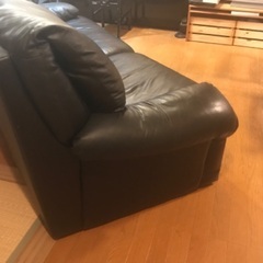 牛皮のソファーの画像