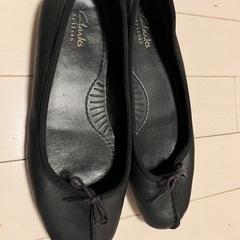 【お値下げ✨】Clarks 本革フラットシューズ（黒・サイズ23.5）
