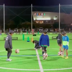 ピエリ守山 小学生サッカースクール★水曜・金曜18:30〜20:00（90分）月額5,500円の画像