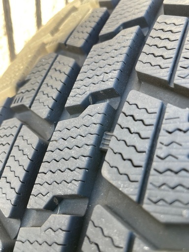 スタッドレスタイヤ 4本セット 2022年製 GOODYEAR ICENAVI7 195/65R15