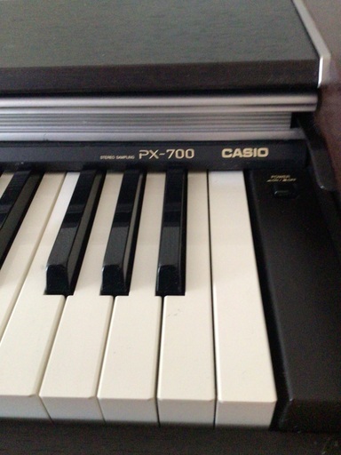 CASIO電子ピアノPrivia PX-700