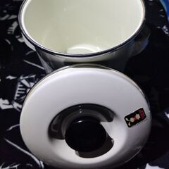 ホーロー入れ物　蓋付
