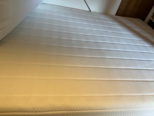 シングルベッドのマットレスです。
