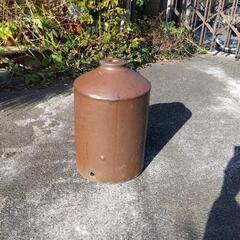 何に使うかよくわからない陶器の大きな容器