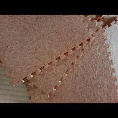 組立式コルクマット１５枚　一辺29.7cm前後　厚み約7mm　少し使用感ありの画像