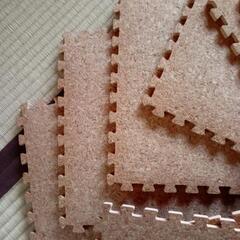 組立式コルクマット１５枚　一辺29.7cm前後　厚み約7mm　少し使用感ありの画像