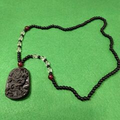 新品未使用品・黒曜石の龍のペンダント