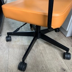 オフィスコム　ワークチェア　事務椅子　キャメル　新品の価格　27990円の画像