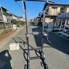懸垂　マシン　ぶら下がり　筋トレの画像