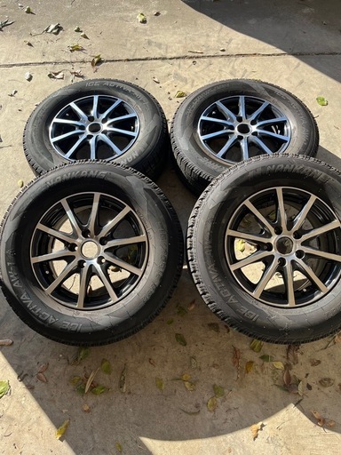 値下げしました 2023年製 スタッドレスタイヤ ホイール付き