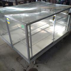 お話し中　ガラスケース②