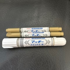 マッキーペン　ゴールド　ホワイト