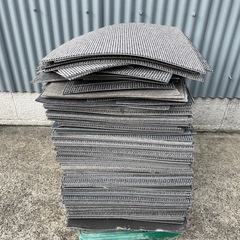 決まりました。タイルカーペット　中古　約100枚　ラグ　マット ...