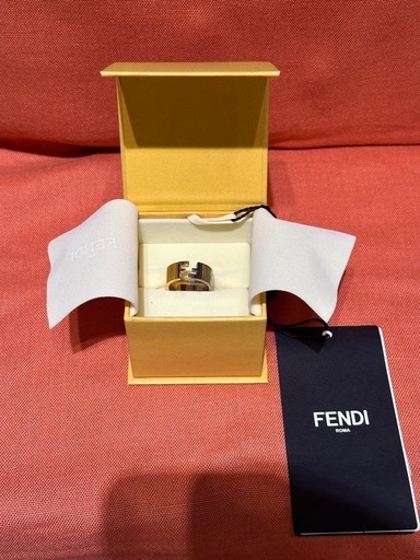 【美品】FENDIフェンディメンズ Fロゴリング　目黒蓮着用