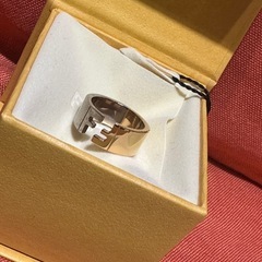 【美品】FENDIフェンディメンズ Fロゴリング　目黒蓮着用の画像