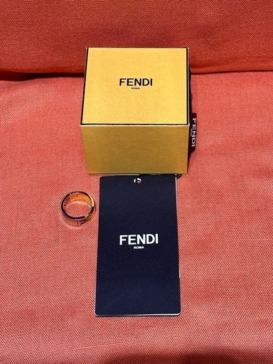 【美品】FENDIフェンディメンズ Fロゴリング　目黒蓮着用