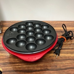 ☆値下げ☆O2412-139 イオン 電気たこ焼き器 18個焼き プレートフッ素加工 AOP-BP651（R） 2019年製 通電確認済み キズ汚れ有りの画像