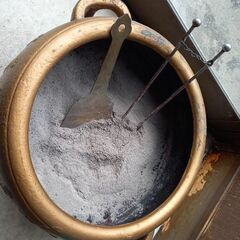 火鉢　鉄製　大正ロマン灰付き の画像