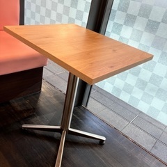 カフェ　テーブル　２台