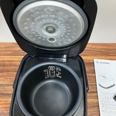 ☆値下げ☆O2412-148 アイリスオーヤマ ジャー炊飯器 RC-MA30AZ-B 2022年製 3合炊き 通電確認済み キズ汚れ有りの画像