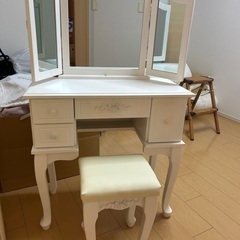 ベルーナ　ドレッサー白