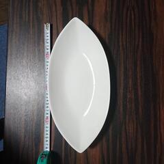 白プレート 皿 サラダやカレーなどにの画像