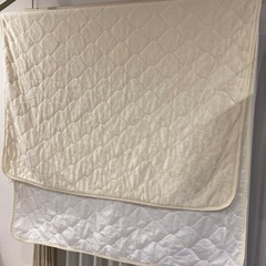 ニトリ　置くだけ簡単敷パット　アイボリーの画像