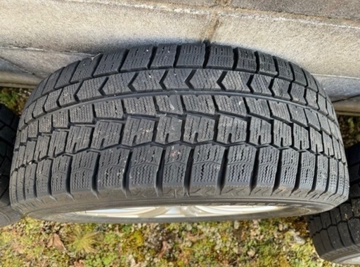 【受け渡し予定者決定】225/55r17スタッドレスタイヤ・ホイール