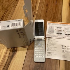グラティーナ　携帯電話　ジャンク品？の画像
