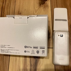 グラティーナ　携帯電話　ジャンク品？の画像