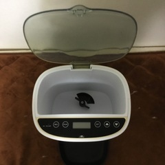函館発　猫犬用自動給餌器　カリカリマシーン　の画像