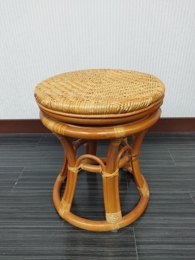 ラタンスツール 丸型  ※受け取り決まりました