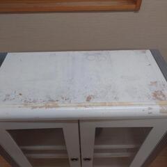 ホワイト開き戸タイプ収納棚の画像