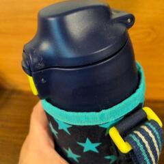 ピーコックの子供用水筒の画像