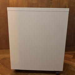 キャスター付き　段差調節可能　収納家具　残り1台の画像