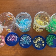 プラスチックのキラキラ石
