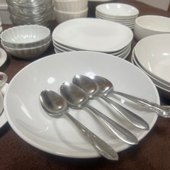 白丼ぶりなど食器60点＆トレイ2枚セットの画像