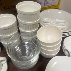 白丼ぶりなど食器60点＆トレイ2枚セットの画像