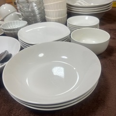 白丼ぶりなど食器60点＆トレイ2枚セットの画像