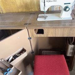 家用ミシンの画像
