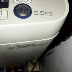 洗濯機5.5キロ  調子良く動いてます！取引日は12/19(木)の18:00以降で、お願いします！の画像