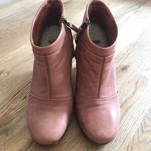 ☆レア商品☆【UGG】アグ　ショートブーツ　ブーティ　チェスナット色　ジッパー付