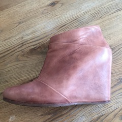☆レア商品☆【UGG】アグ　ショートブーツ　ブーティ　チェスナット色　ジッパー付の画像