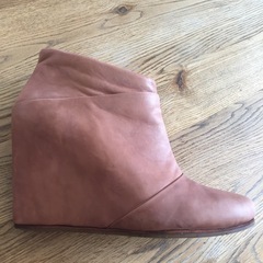 ☆レア商品☆【UGG】アグ　ショートブーツ　ブーティ　チェスナット色　ジッパー付の画像